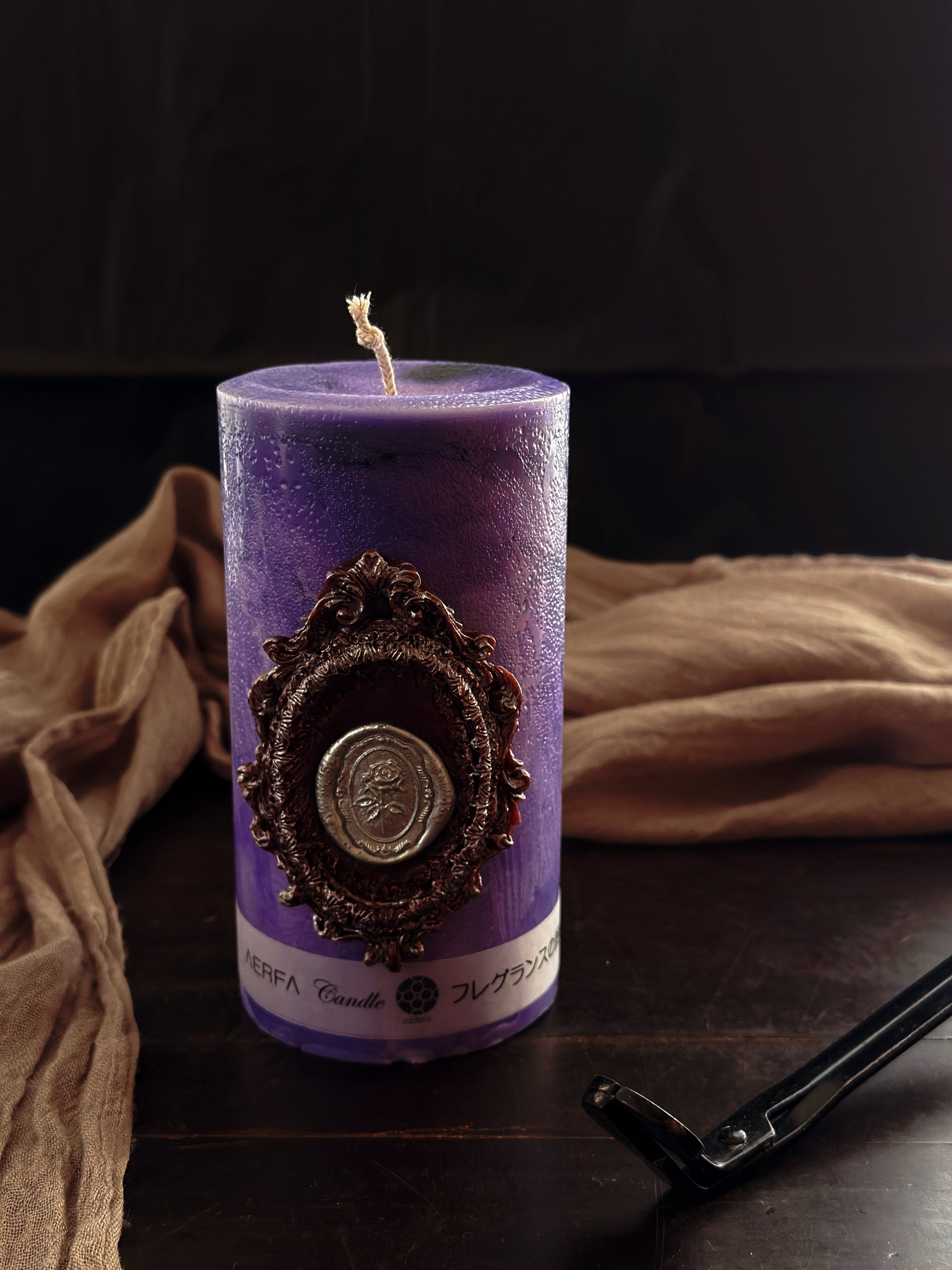 AERFA 職人によるレリーフデザインの香り付きキャンドル