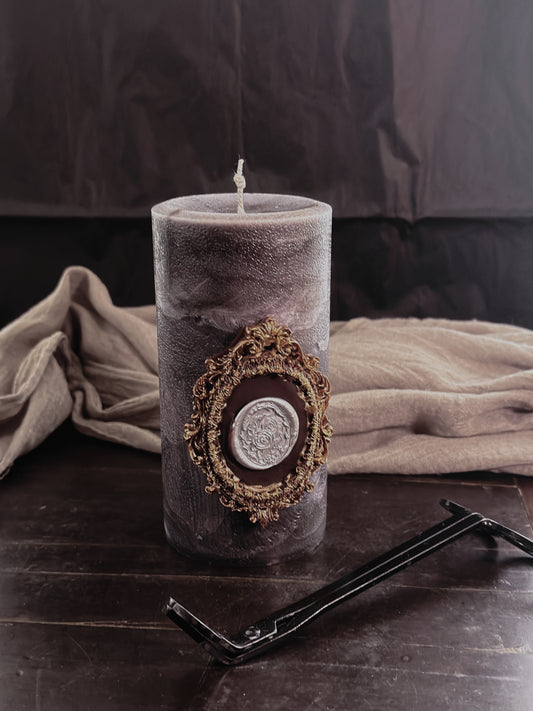 ハンドメイドエンボス加工の香り付きキャンドル | Obsidian Emblem