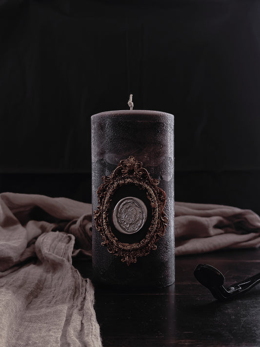 ハンドメイドエンボス加工の香り付きキャンドル | Obsidian Emblem