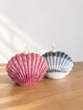 Load image into Gallery viewer, AERFA Pearl Shell Candle, studio photograph / パールシェルキャンドル
